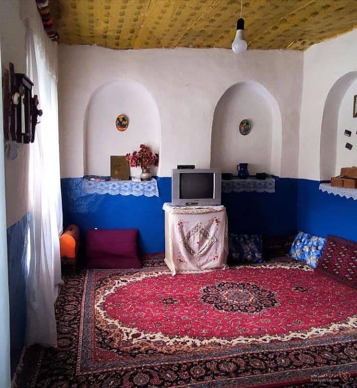 اقامتگاه بومگردی مامان آذر در همدان